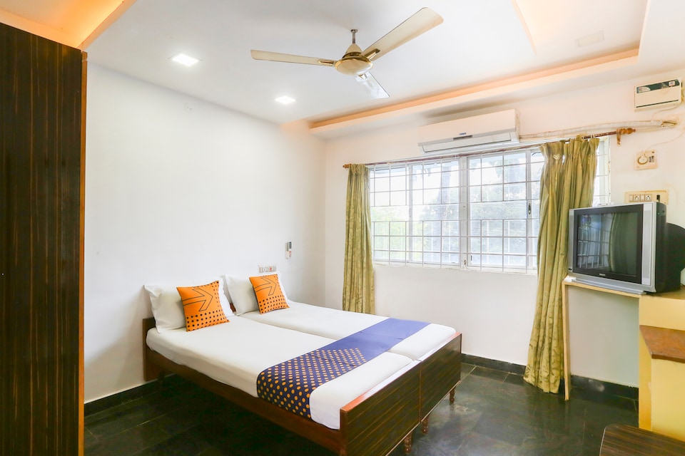OYO 64114 Sunrise Restaurant & Guest House, Mahabalipuram, Mahabalipuram