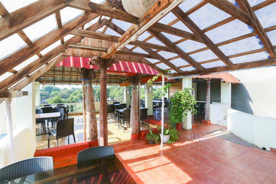 OYO 64114 Sunrise Restaurant & Guest House, Mahabalipuram, Mahabalipuram