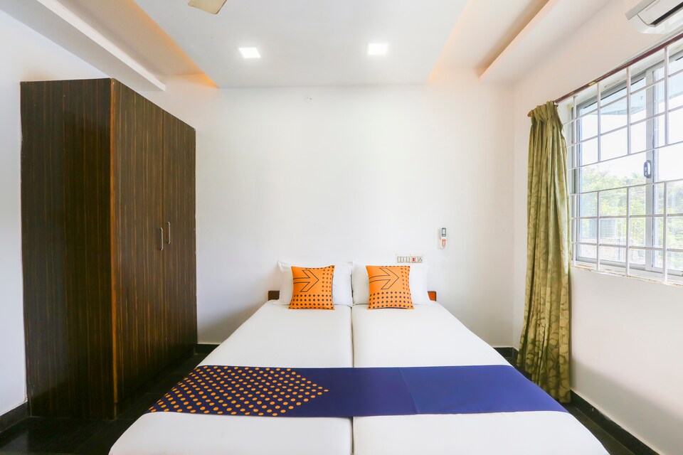 OYO 64114 Sunrise Restaurant & Guest House, Mahabalipuram, Mahabalipuram