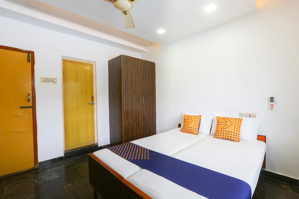 OYO 64114 Sunrise Restaurant & Guest House, Mahabalipuram, Mahabalipuram