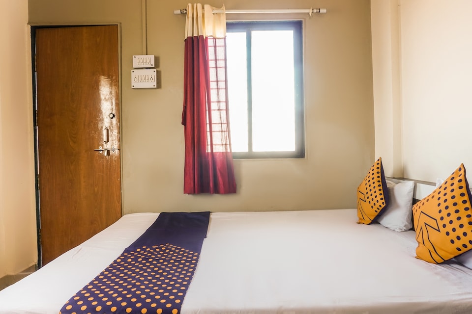 SPOT ON 64116 Hotel Shrinivas Lodging, Baramati, Baramati