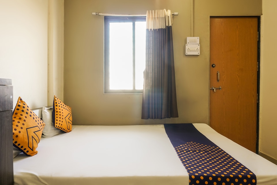 SPOT ON 64116 Hotel Shrinivas Lodging, Baramati, Baramati