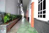 OYO 1981 Unib Kostel