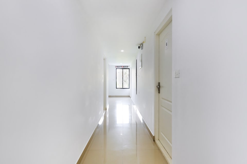 SilverKey Executive Stays 64129 Lake View Camp Mars Kakkanad, Kakkanad Kochi, कोच्चि