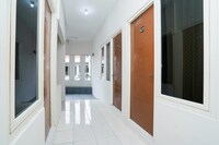 OYO 1985 F7 Residence 