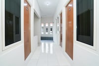 OYO 1985 F7 Residence 