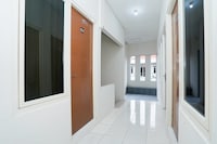 OYO 1985 F7 Residence 