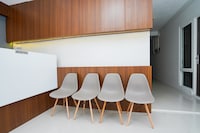 OYO 1985 F7 Residence 