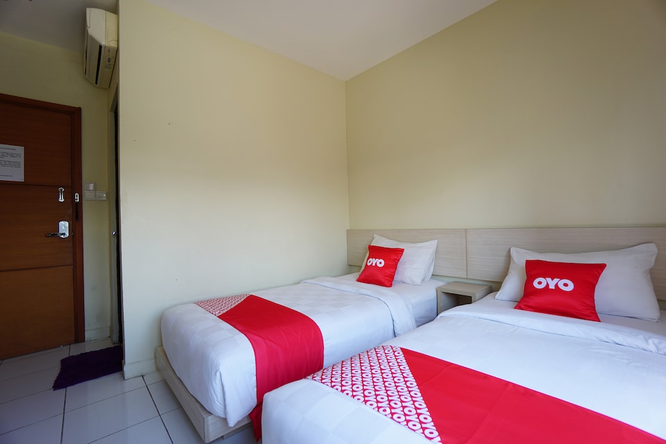 OYO 1993 Hotel D'kanaka Riverview, Tikala Wenang, Manado