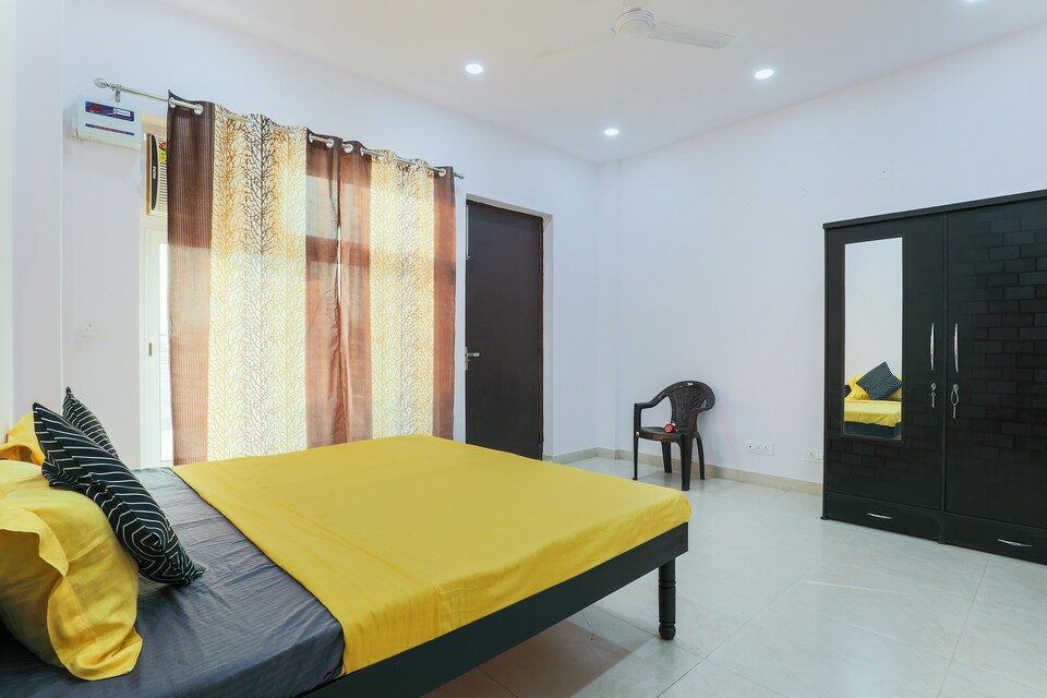 OYO LIFE GRG1815 Sushant Lok II, Golf Course Road, Gurgaon