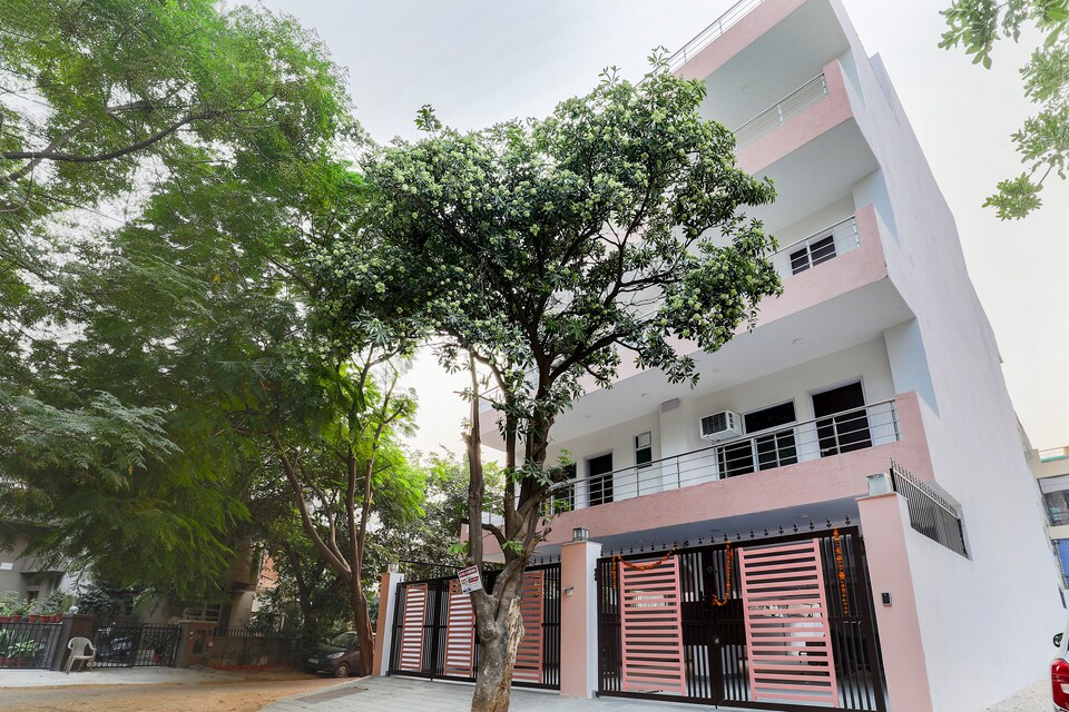 OYO LIFE GRG1815 Sushant Lok II, Golf Course Road, Gurgaon