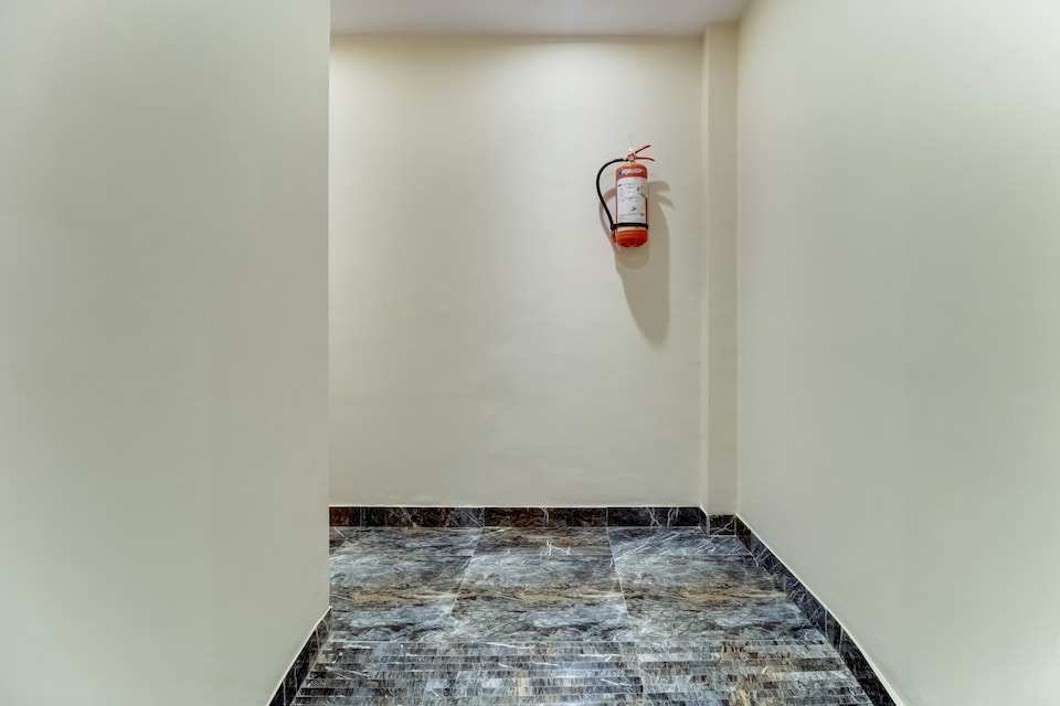 Collection O 50239 West Inn SV Patel Nagar, Mumbai International Airport, Mumbai