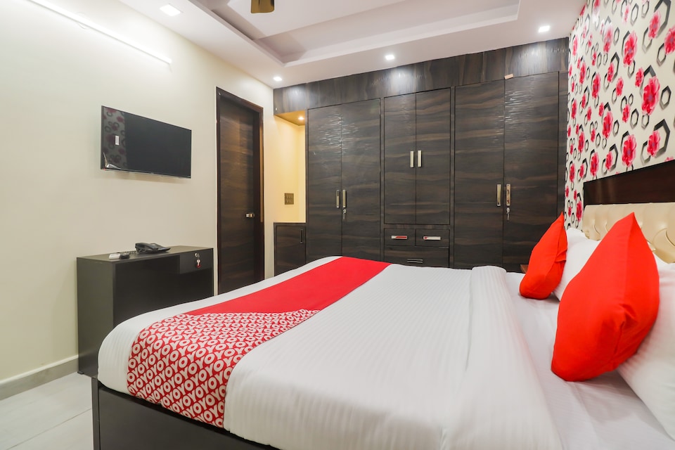 Flagship Moody Moon Residency Near M2k Cinemas Rohini, Pitampura - Rohini Delhi, Delhi