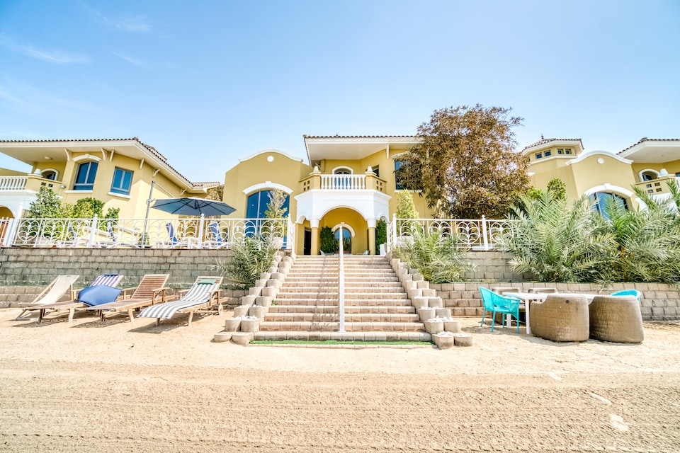 OYO 374 Home Villa E 64, Palm Jumeirah Dubai, Dubai