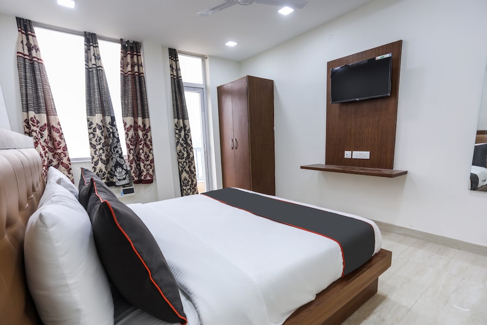 Collection O 50241 The Elite Ambience knowlenge park III, Greater Noida, Noida