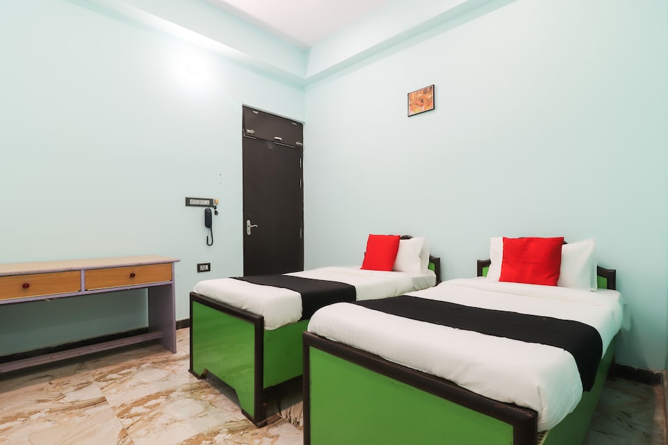 Capital O 64219 Hotel Club Aroma, Aliganj Lucknow, Lucknow