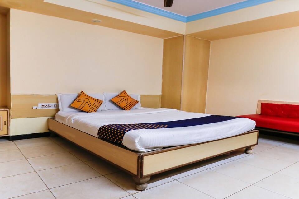 SPOT ON 64221 Krishna Comforts Lodge, Majestic Bangalore, Bangalore