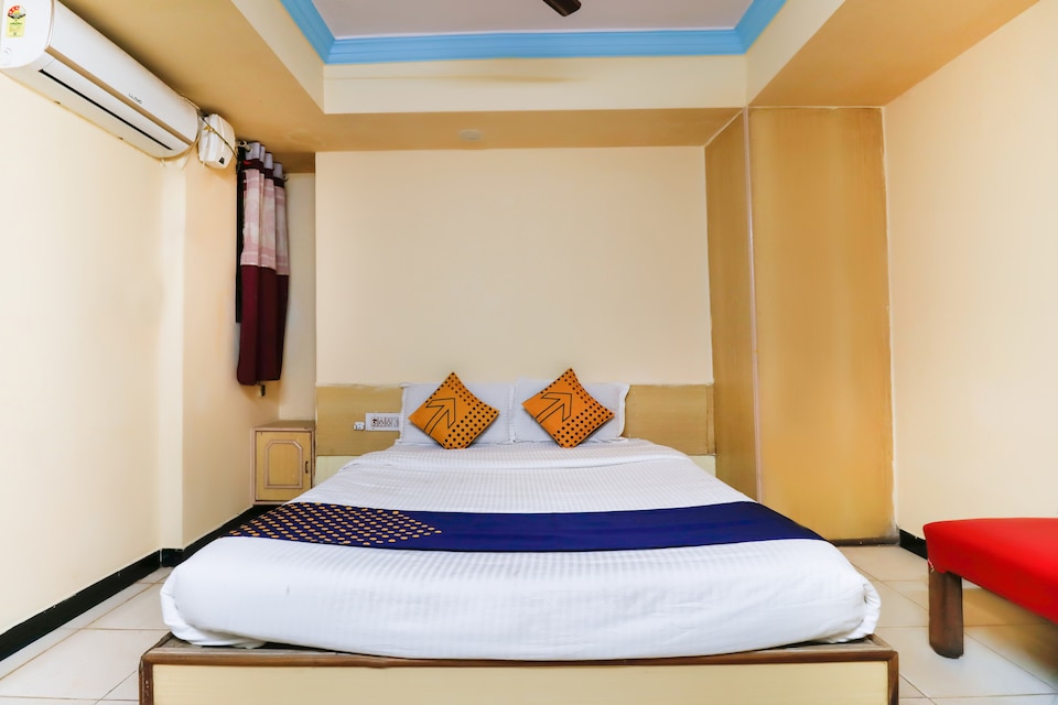 SPOT ON 64221 Krishna Comforts Lodge, Majestic Bangalore, Bangalore