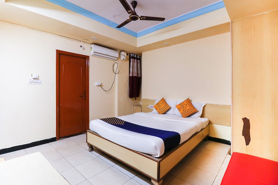 SPOT ON 64221 Krishna Comforts Lodge, Majestic Bangalore, Bangalore