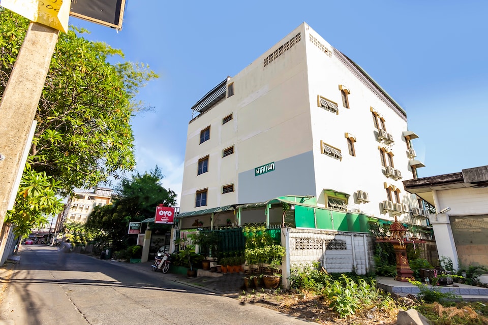 OYO 425 Gedkanok Apartment, BE_Pahonyothin P1, Bangkok