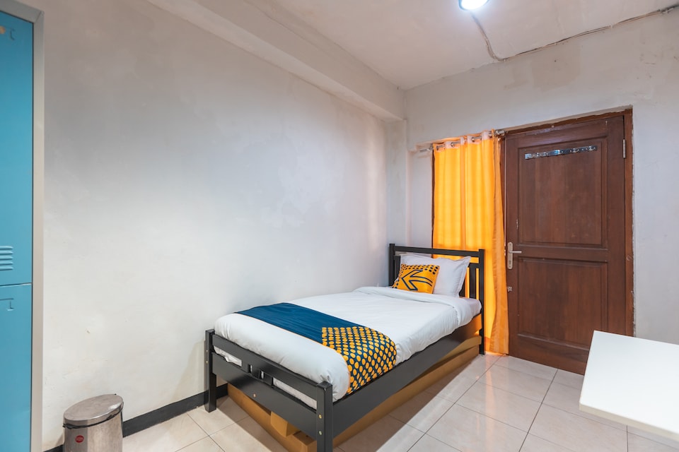 SPOT ON 2033 Kayumanis Homestay Syariah, Matraman, Jakarta