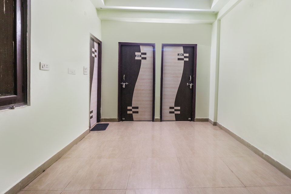  Hotel O Royal, Vaishali Kaushambi Metro, Ghaziabad