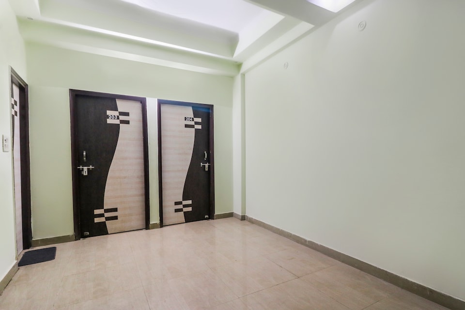  Hotel O Royal, Vaishali Kaushambi Metro, Ghaziabad