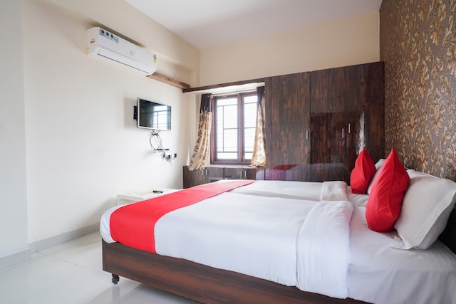 OYO Flagship 64283 J and J Guest House