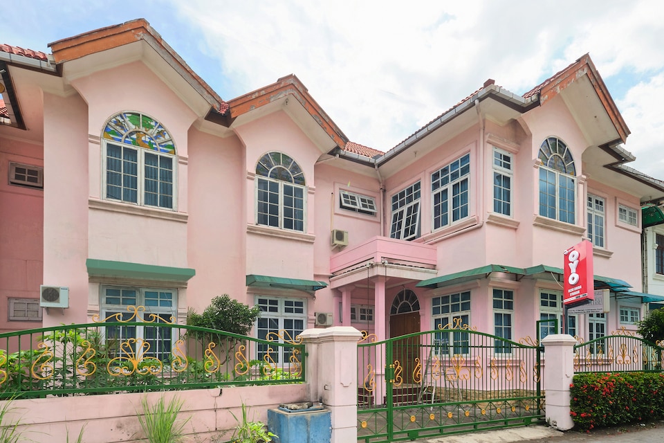 OYO 2061 Rizki Dhira Guest House Syariah, Condongcatur, Yogyakarta