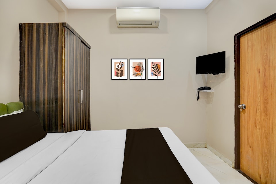 Hotel O Sonali, CA road Gandhibagh Road, Nagpur