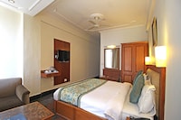 OYO Tulip Inn Green Castle