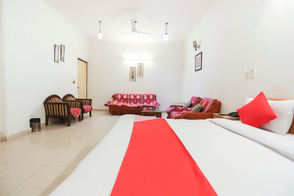 OYO 64332 Hotel Divine 2, Noida City Metro, Noida