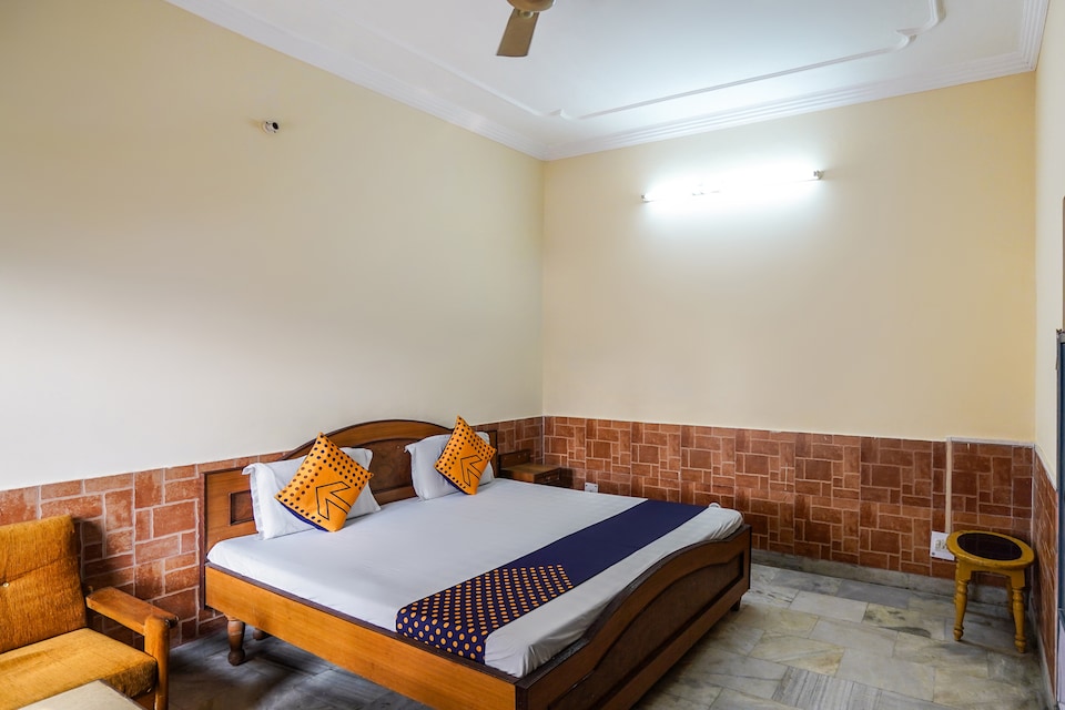 SPOT ON 64342 Hotel Walia Inn, Nazibabad, Nazibabad