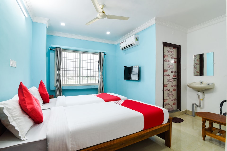 OYO 64353 Srinivasa Lodge, Penukonda, Anantapur