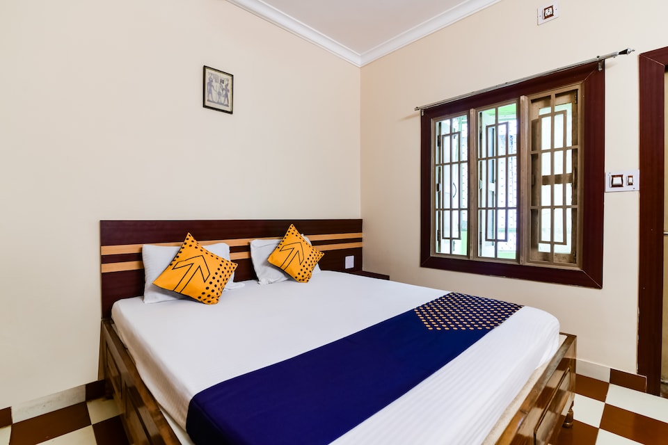 OYO Hotel Golden Dust, Swargdwar Puri, Puri