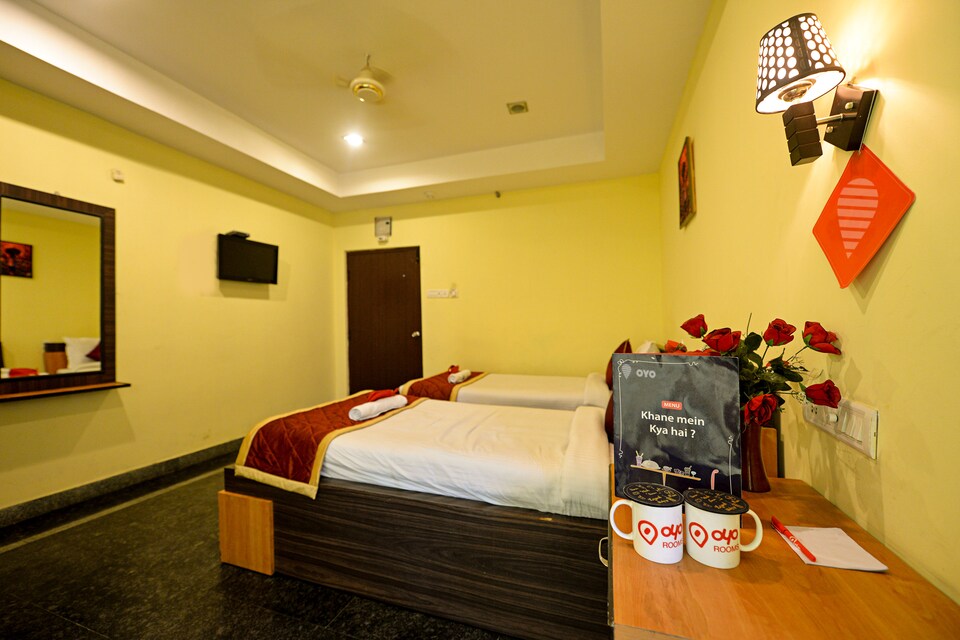 OYO Rooms 062 Masab Tank Bus Stop, Banjara Hills, Hyderabad