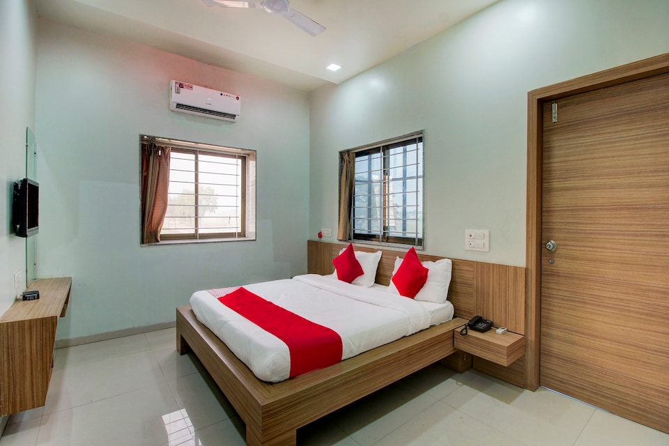 OYO 64442 Hotel Ashish Residency, Chalisgaon, Jalgaon