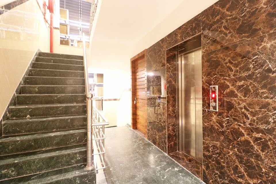 Capital O 64448 DEL MONT VEGAS, Airport Delhi, Delhi Transit