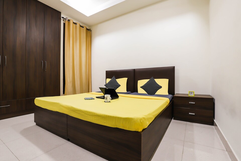 OYO LIFE NOD810 Amity University, Noida Expressway SEZ, Noida