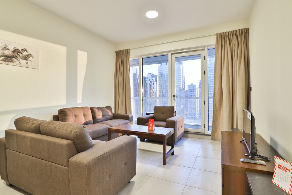 OYO 383 Home Dubai Arch Tower, 2BHK, Jumeirah Lake Towers Dubai, Dubai