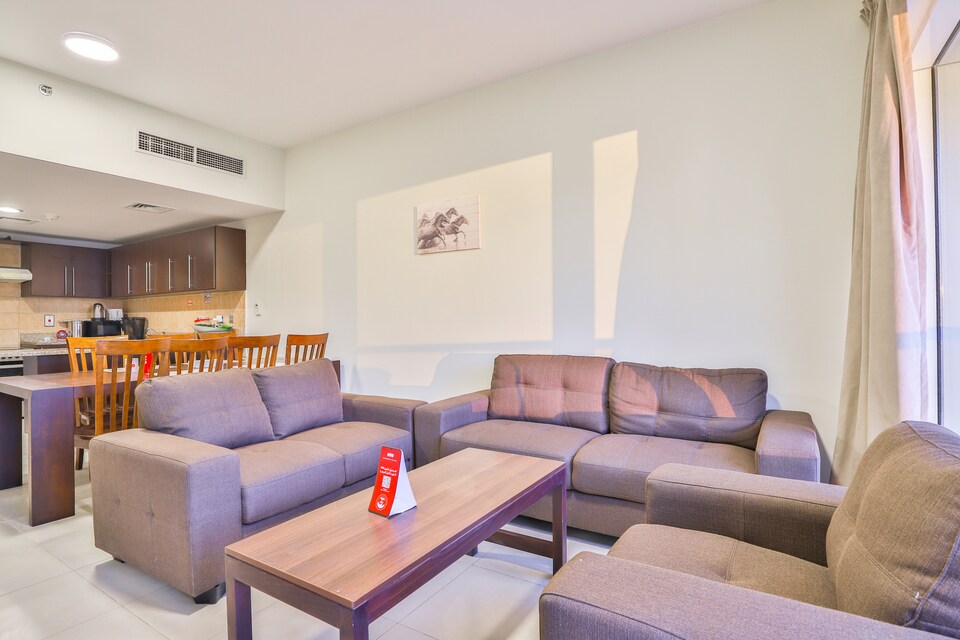 OYO 383 Home Dubai Arch Tower, 2BHK, Jumeirah Lake Towers Dubai, Dubai