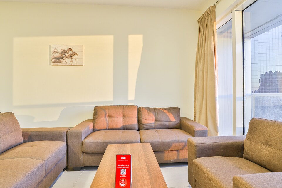 OYO 383 Home Dubai Arch Tower, 2BHK, Jumeirah Lake Towers Dubai, Dubai