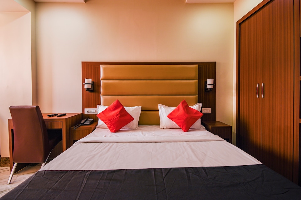 Capital O 64474 Hotel Gulshan Plaza, Sitabuldi Nagpur, Nagpur