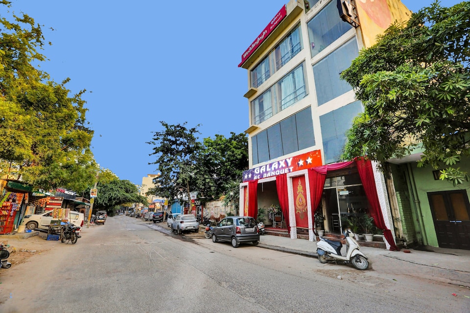 OYO Townhouse 5244 Galaxy Rooms Near Palam Metro Station, Dwarka Delhi, Delhi