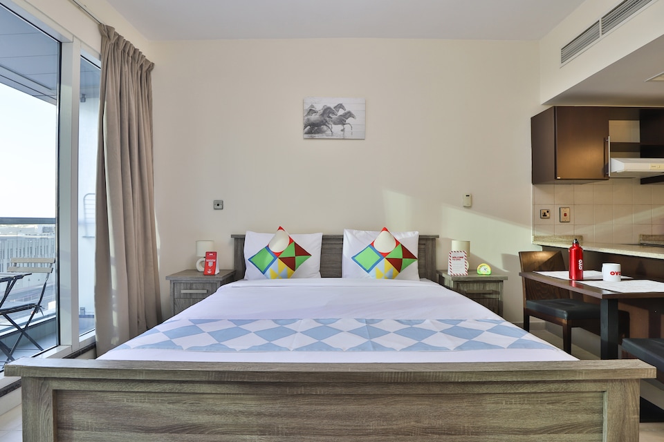 OYO 385 Home Dubai Arch Tower Studio, Jumeirah Lake Towers Dubai, Dubai