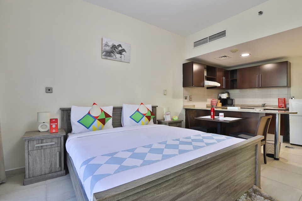 OYO 385 Home Dubai Arch Tower Studio, Jumeirah Lake Towers Dubai, Dubai