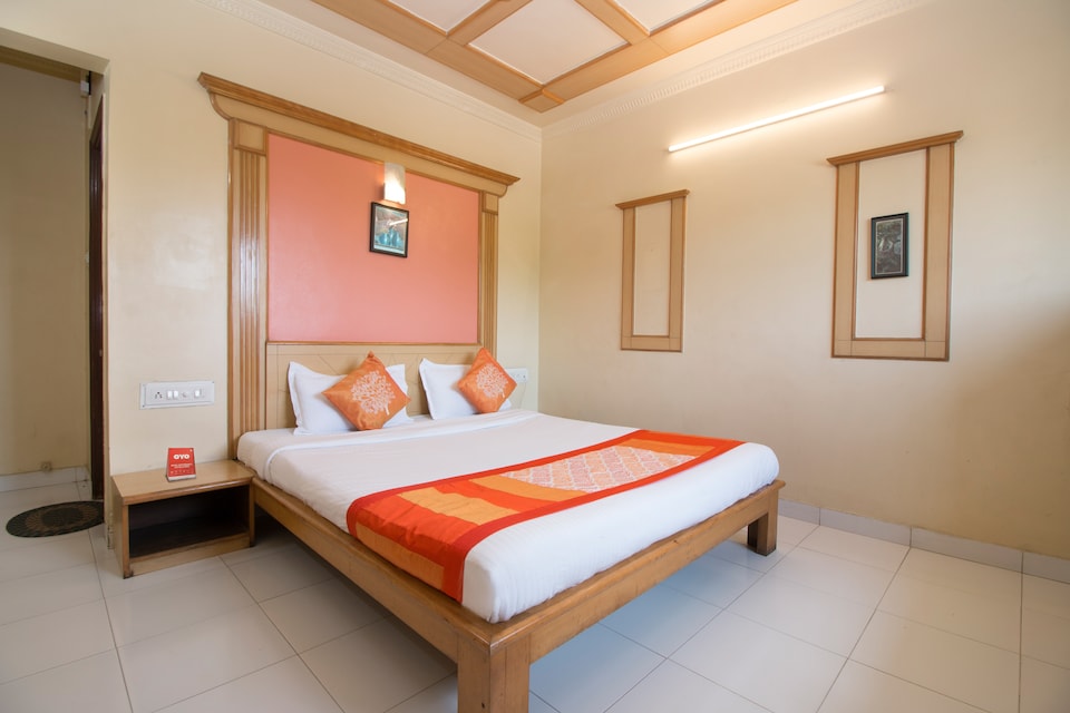 OYO 5250 Hotel Suraj Classic, Pune Railway Station, Pune