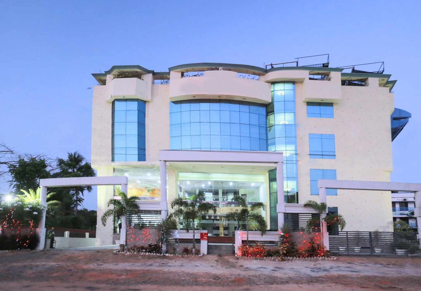 Oyo Rooms Book Hotels In Trivandrum Tariff 875 Pay At Hotel Sps Kingsway