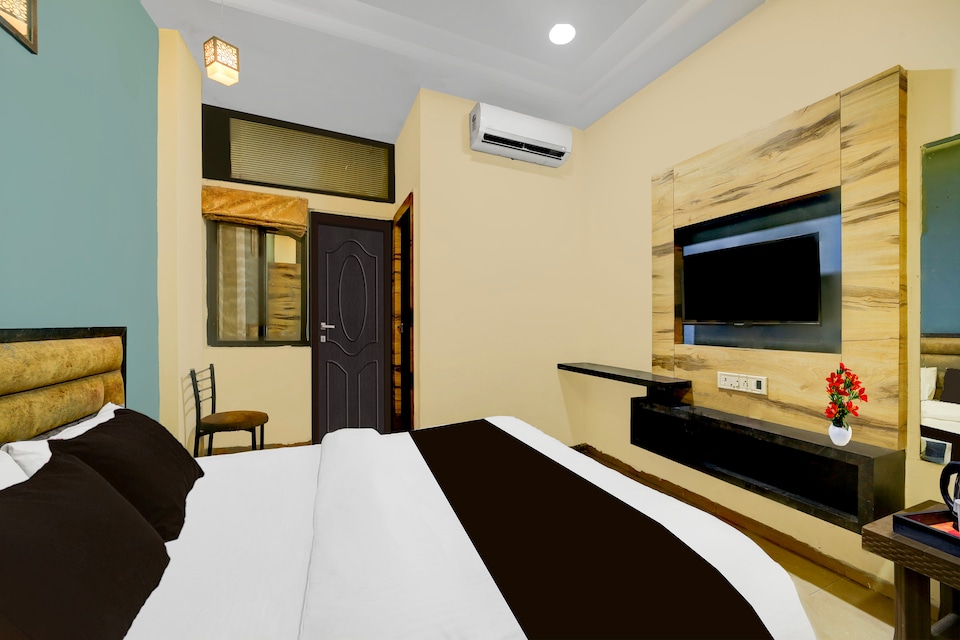 Super Collection O ISKCON Radha Govind Formerly Hotel Shivom, Vijay Nagar Indore, Indore