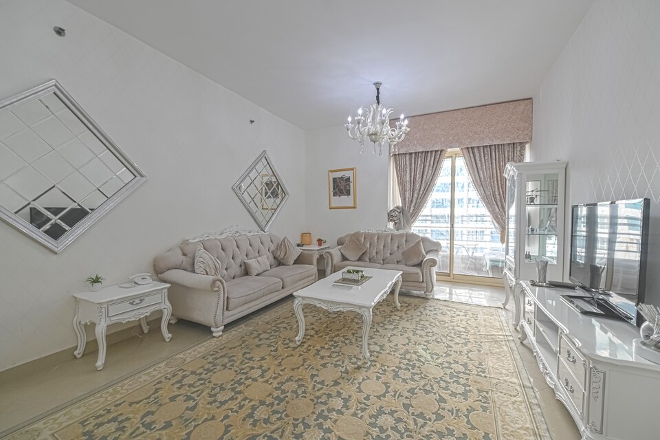 OYO 386 Home ICON TOWER 1, Jumeirah Lake Towers Dubai, Dubai